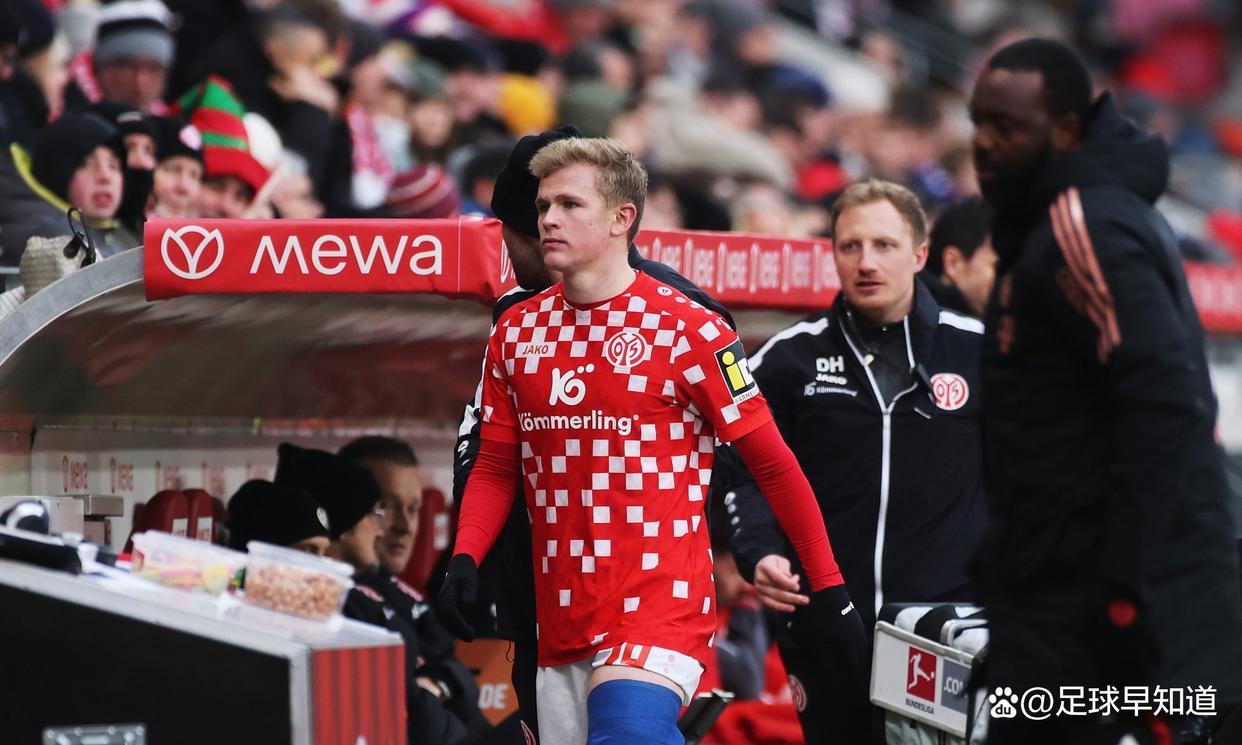 包含德甲今晨走向成谜，西汉姆造点机会，气氛紧张，年轻球员得到机会的词条