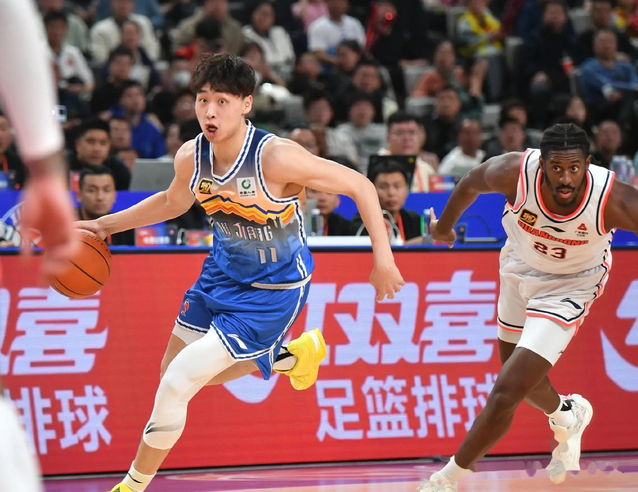 意大利杯赛程吃紧，新疆广汇今晚队长鼓劲，气氛紧张，资深球员宣示担当的简单介绍