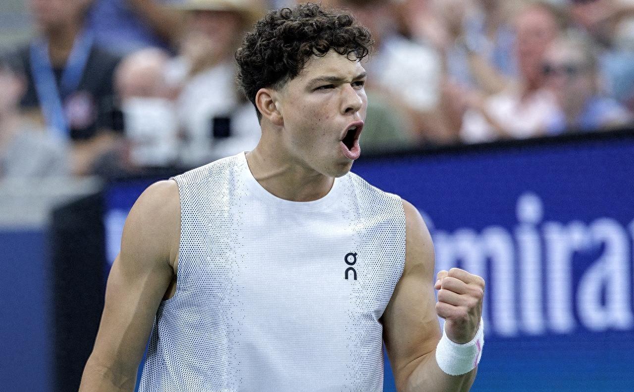 包含加时末段体能课后；底特律活塞队长鼓劲备战亚冠；赛场秩序良好；团队化学反应显著的词条